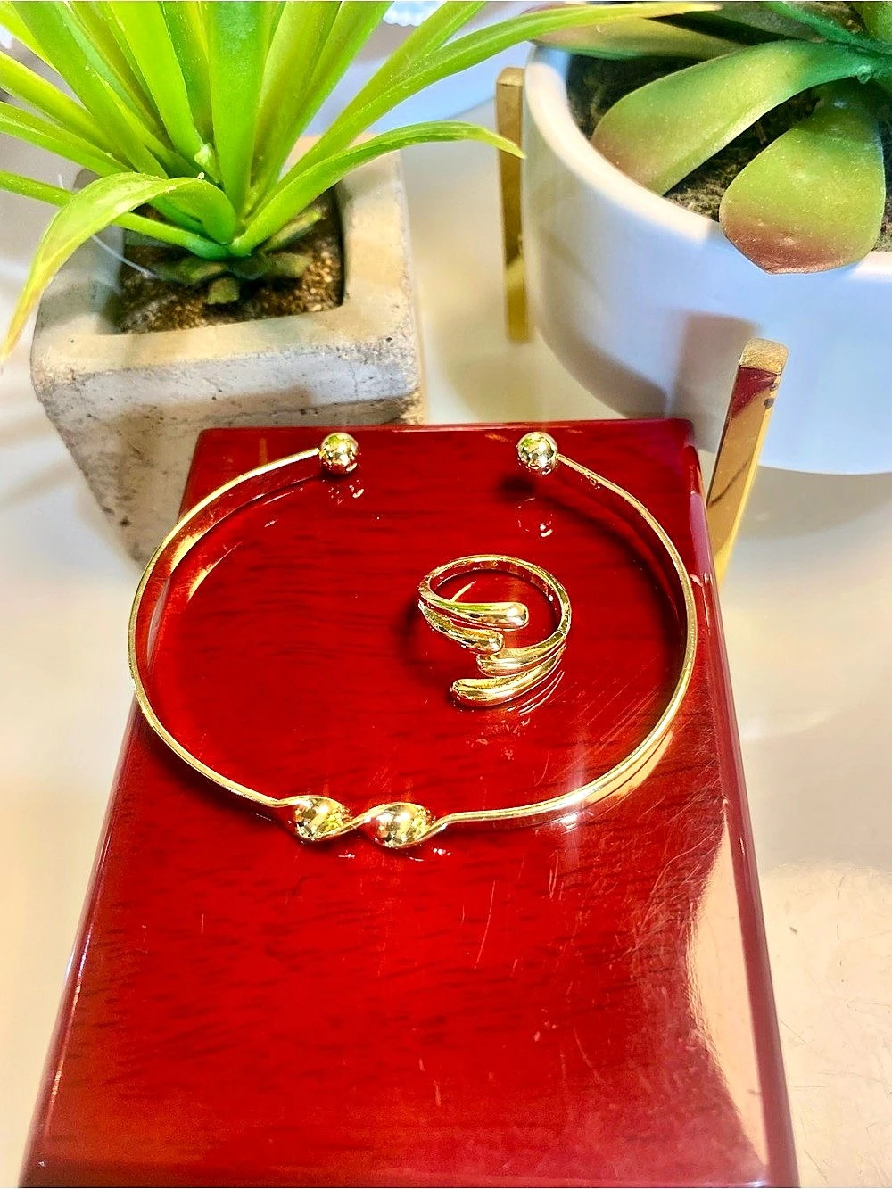 NWT 2 Piece Trending “Twist” Bracelet W/Matching Ring